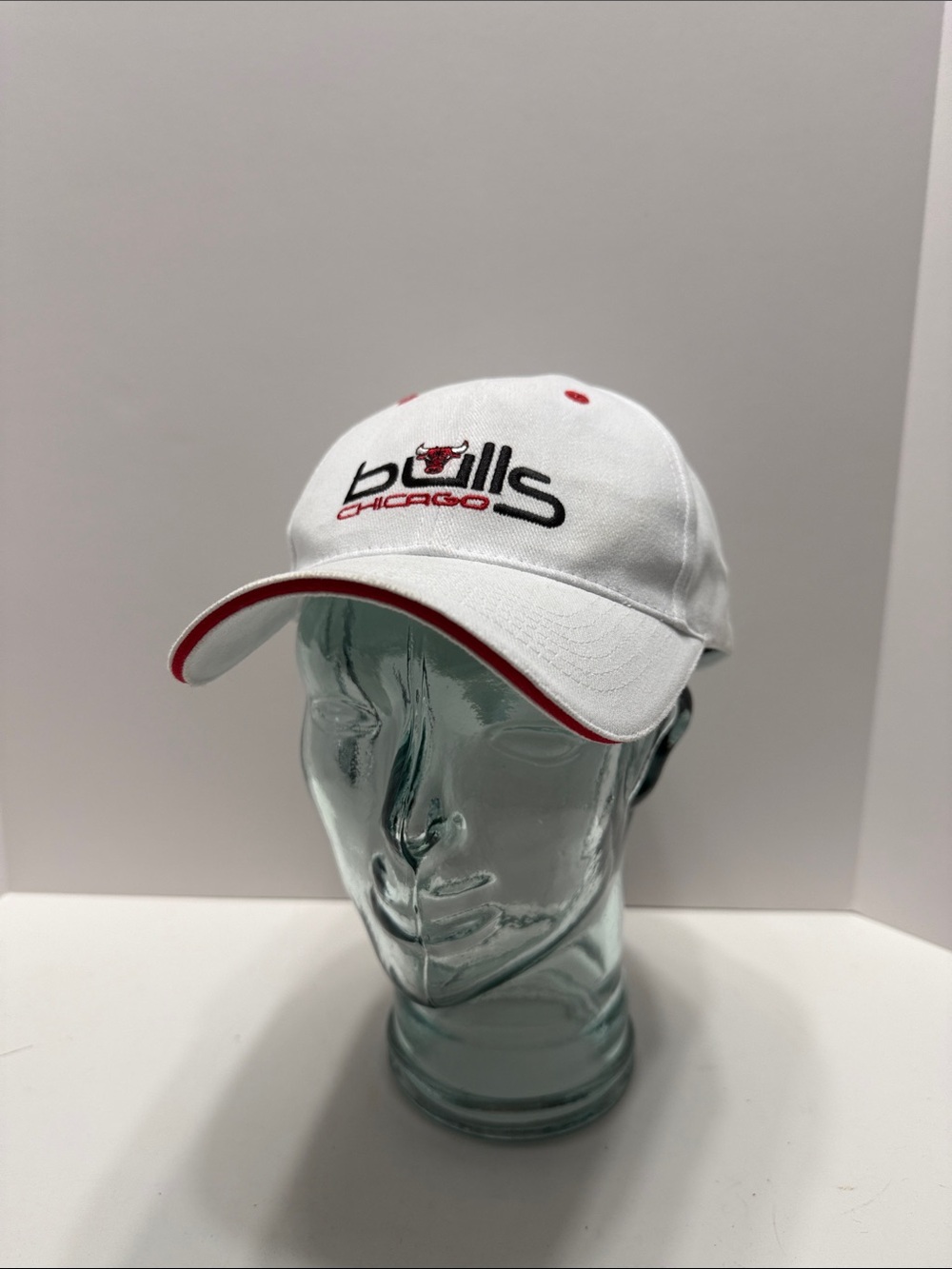 Kick 10 Pro Gear Chicago Bulls White & Red Baseball Cap